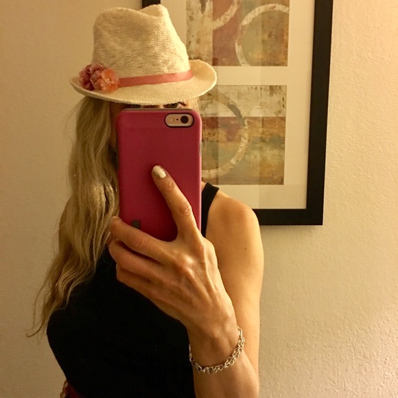 Off white hat with peach/pink band & flowers. - Picture 2 of 6